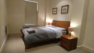Фото номера Двухместный номер Делюкс с 1 кроватью Проживание в семье Spacious Luxury Room, Close to Everything. г. Килларни 7