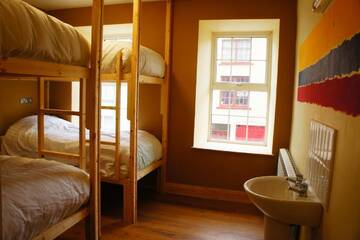 Фото номера Четырехместный номер Хостелы The Black Sheep Hostel г. Килларни 2