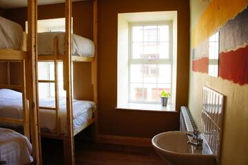 Фото номера Кровать в общем номере для женщин с 4 кроватями Хостелы The Black Sheep Hostel г. Килларни 2