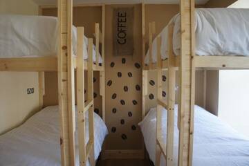 Фото номера Четырехместный номер Хостелы The Black Sheep Hostel г. Килларни 4