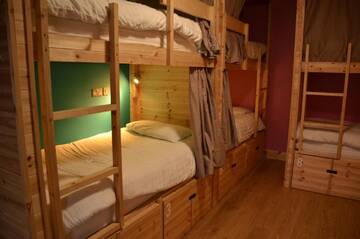 Фото номера Кровать в общем 6-местном номере для женщин Хостелы The Black Sheep Hostel г. Килларни 3