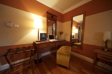 Фото номера Трехместный номер Отель The Fairview Boutique Hotel г. Килларни 6