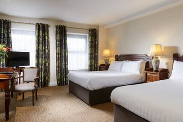 Фото Отель McSweeney Arms Hotel г. Килларни 3