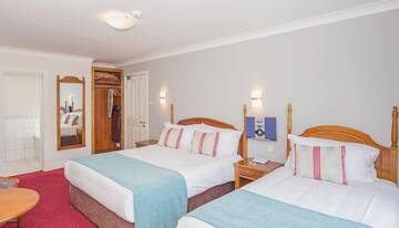 Фото номера Трехместный номер Гостевой дом Abbey Lodge г. Килларни 4