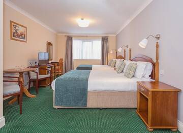 Фото номера Трехместный номер Гостевой дом Abbey Lodge г. Килларни 2