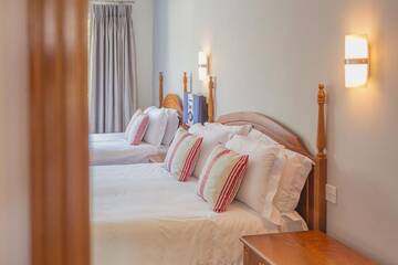 Фото номера Трехместный номер Гостевой дом Abbey Lodge г. Килларни 3