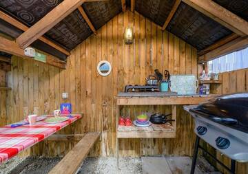 Фото номера Romantic Glamping Suite Люкс-шатры Killarney Glamping at the Grove, Suites and Lodges г. Килларни 32