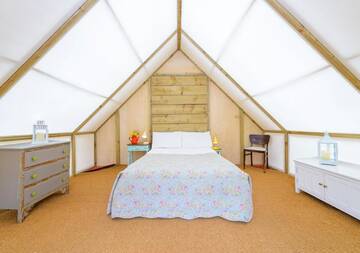 Фото номера Romantic Glamping Suite Люкс-шатры Killarney Glamping at the Grove, Suites and Lodges г. Килларни 7