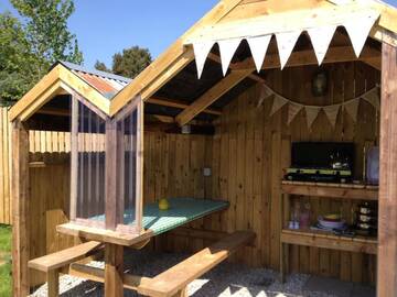 Фото номера Romantic Glamping Suite Люкс-шатры Killarney Glamping at the Grove, Suites and Lodges г. Килларни 4