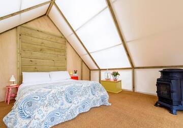 Фото номера Romantic Glamping Suite Люкс-шатры Killarney Glamping at the Grove, Suites and Lodges г. Килларни 10