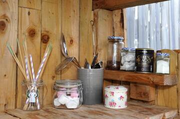 Фото номера Romantic Glamping Suite Люкс-шатры Killarney Glamping at the Grove, Suites and Lodges г. Килларни 36