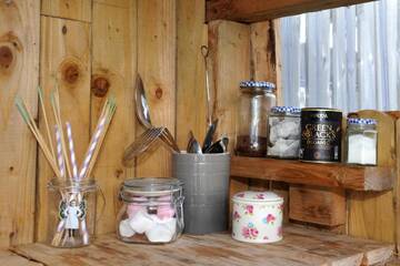 Фото номера Romantic Glamping Suite Люкс-шатры Killarney Glamping at the Grove, Suites and Lodges г. Килларни 17