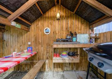 Фото номера Romantic Glamping Suite Люкс-шатры Killarney Glamping at the Grove, Suites and Lodges г. Килларни 13