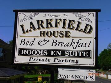 Фото Отели типа «постель и завтрак» Larkfield House B&amp;B г. Килларни 2
