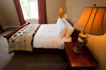 Фото номера Дом с 11 спальнями Дома для отпуска Killarney Manor House г. Килларни 8