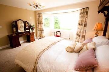Фото номера Дом с 11 спальнями Дома для отпуска Killarney Manor House г. Килларни 49