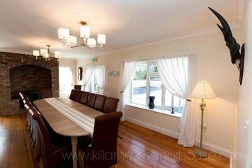 Фото номера Дом с 11 спальнями Дома для отпуска Killarney Manor House г. Килларни 60
