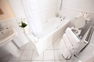 Фото номера Дом с 11 спальнями Дома для отпуска Killarney Manor House г. Килларни 11