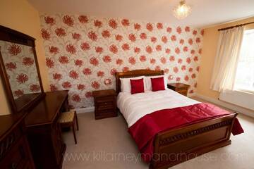 Фото номера Дом с 11 спальнями Дома для отпуска Killarney Manor House г. Килларни 21