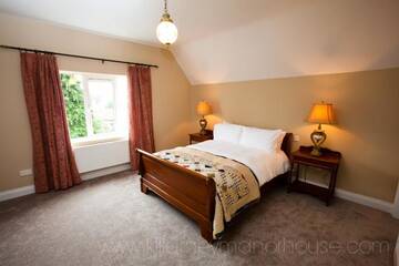 Фото номера Дом с 11 спальнями Дома для отпуска Killarney Manor House г. Килларни 68