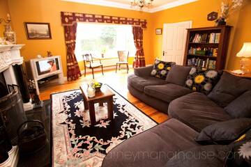 Фото номера Дом с 11 спальнями Дома для отпуска Killarney Manor House г. Килларни 31