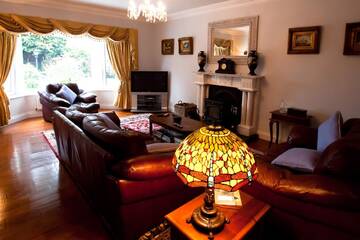 Фото номера Дом с 11 спальнями Дома для отпуска Killarney Manor House г. Килларни 10