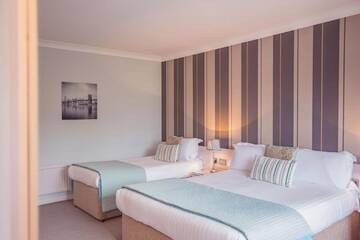 Фото номера Трехместный номер Отели типа «постель и завтрак» Ardree House B&amp;B г. Килларни 3