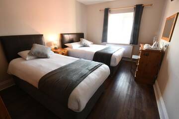 Фото номера Трехместный номер Гостевой дом McSorleys Accommodation and Bar г. Килларни 2