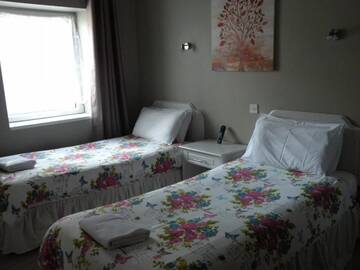 Фото номера Двухместный номер с 2 отдельными кроватями Гостевой дом Harmony Inn - Kingscourt г. Килларни 7