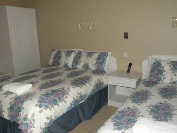 Фото номера Трехместный номер Гостевой дом Harmony Inn - Kingscourt г. Килларни 3