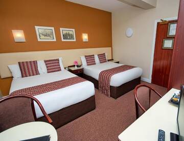 Фото номера Семейный номер (для 2 взрослых и 2 детей) Отель Eviston House Hotel г. Килларни 2