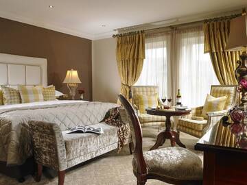 Фото номера Улучшенный номер с кроватью размера «king-size» Отель Muckross Park Hotel &amp; Spa г. Килларни 2