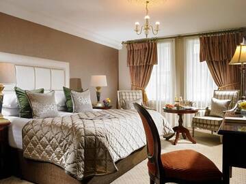 Фото номера Двухместный номер Делюкс с 1 кроватью Отель Muckross Park Hotel &amp; Spa г. Килларни 3