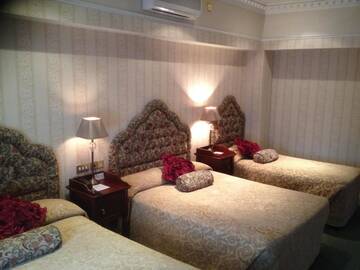Фото номера Улучшенный трехместный номер Отель Arbutus Hotel г. Килларни 4