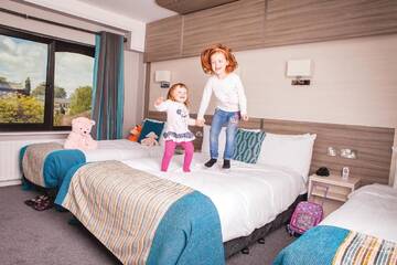 Фото номера Семейный номер (для 2 взрослых и 2 детей) Отель The Gleneagle Hotel &amp; Apartments г. Килларни 7
