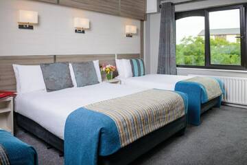 Фото номера Семейный номер (для 2 взрослых и 2 детей) Отель The Gleneagle Hotel &amp; Apartments г. Килларни 8