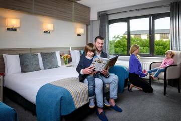 Фото номера Семейный номер (для 2 взрослых и 2 детей) Отель The Gleneagle Hotel &amp; Apartments г. Килларни 9