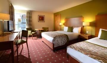 Фото номера Семейный люкс (для 2 взрослых и 3 детей) Отель Hotel Killarney г. Килларни 5