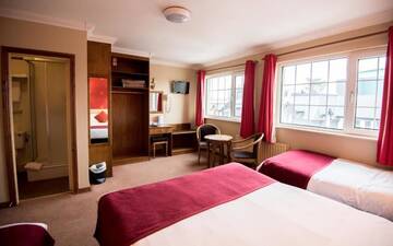 Фото номера Стандартный семейный номер Отель Failte Hotel г. Килларни 9