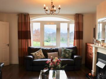 Фото номера Four-Bedroom House - Number 4 Дома для отпуска Killarney Holiday Village г. Килларни 5