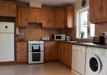 Фото номера Four-Bedroom House - Number 3 Дома для отпуска Killarney Holiday Village г. Килларни 34