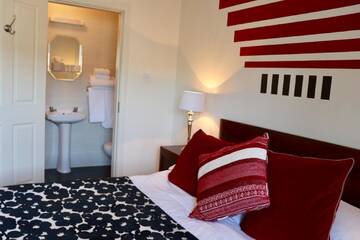Фото номера Four-Bedroom House - Number 4 Дома для отпуска Killarney Holiday Village г. Килларни 11