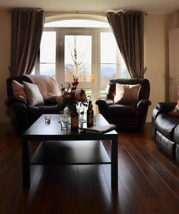 Фото номера Four-Bedroom House - Number 3 Дома для отпуска Killarney Holiday Village г. Килларни 8