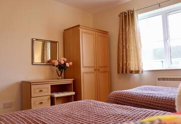 Фото номера Four-Bedroom House - Number 3 Дома для отпуска Killarney Holiday Village г. Килларни 15