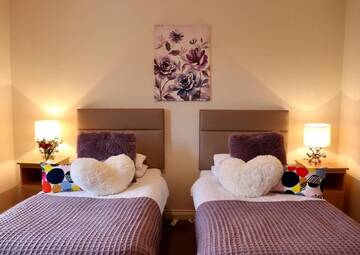 Фото номера Four-Bedroom House - Number 3 Дома для отпуска Killarney Holiday Village г. Килларни 45