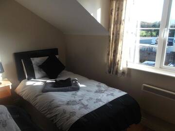 Фото номера Дом с 4 спальнями Дома для отпуска No 20 Killarney Holiday Village г. Килларни 6