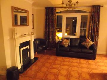 Фото номера Дом с 4 спальнями Дома для отпуска No 20 Killarney Holiday Village г. Килларни 10
