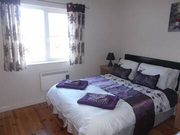 Фото номера Дом с 4 спальнями Дома для отпуска No 20 Killarney Holiday Village г. Килларни 8