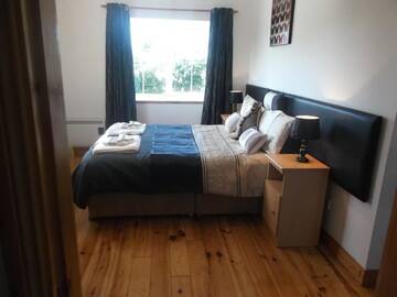 Фото номера Дом с 4 спальнями Дома для отпуска No 20 Killarney Holiday Village г. Килларни 2