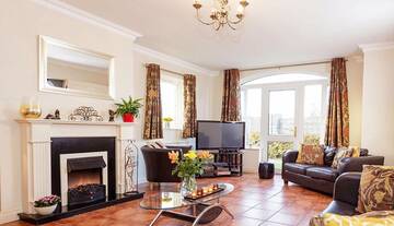 Фото номера Дом с 4 спальнями Дома для отпуска No 1 Killarney Holiday Village Vacation Home г. Килларни 8